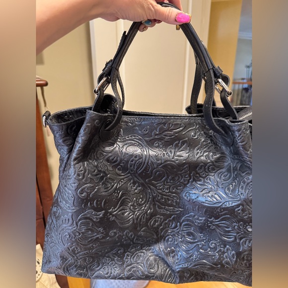 Elegant Black Embossed Handbag - Picture 1 of 5